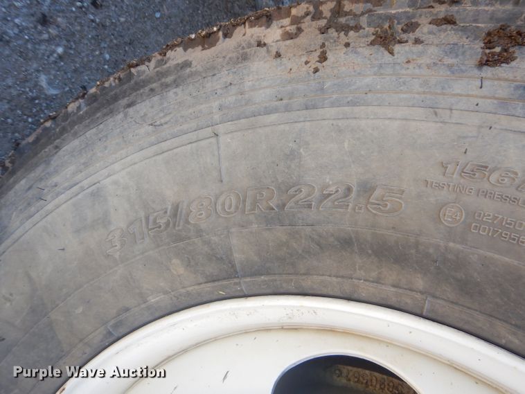 image for item GN9400 2009 International DuraStar 4400  truck cab and chassis