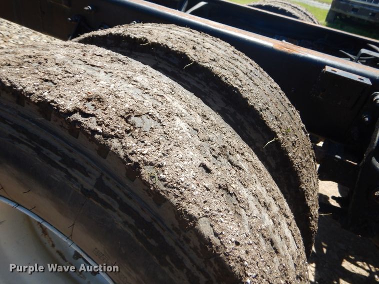 image for item GN9400 2009 International DuraStar 4400  truck cab and chassis