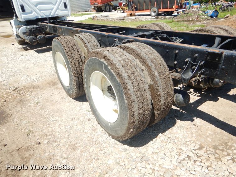 image for item GN9400 2009 International DuraStar 4400  truck cab and chassis