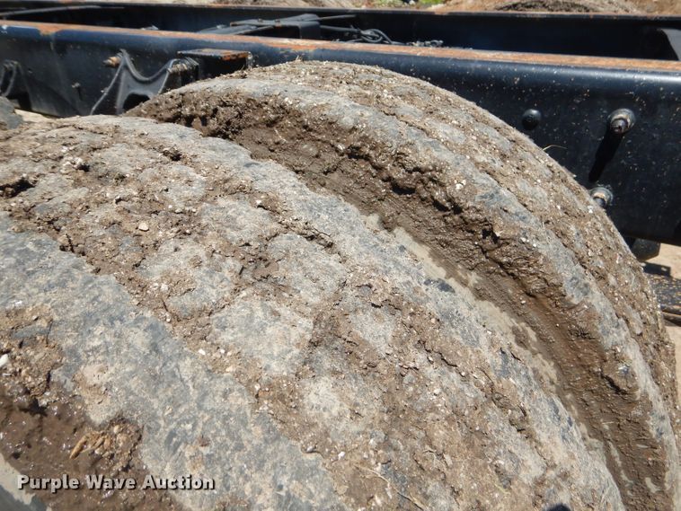 image for item GN9400 2009 International DuraStar 4400  truck cab and chassis