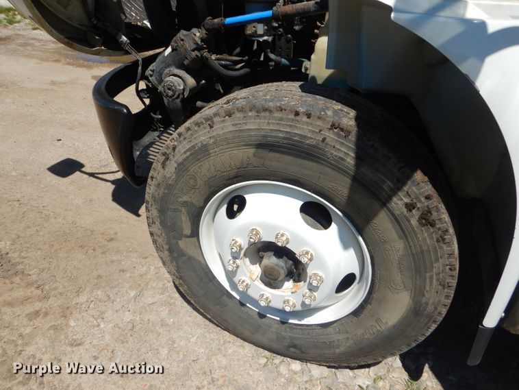 image for item GN9400 2009 International DuraStar 4400  truck cab and chassis