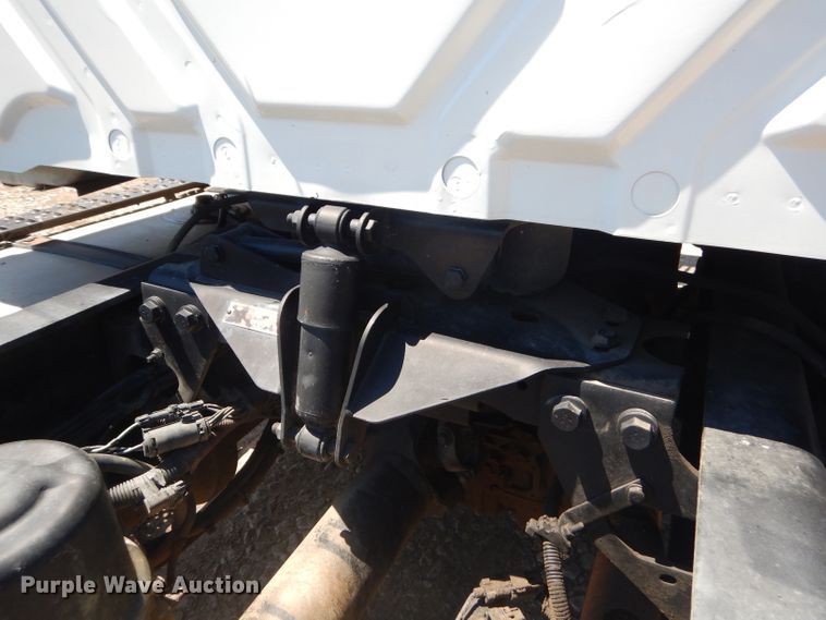 image for item GN9400 2009 International DuraStar 4400  truck cab and chassis