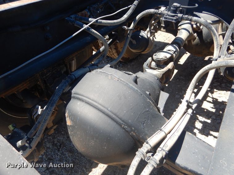 image for item GN9400 2009 International DuraStar 4400  truck cab and chassis