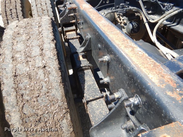 image for item GN9400 2009 International DuraStar 4400  truck cab and chassis