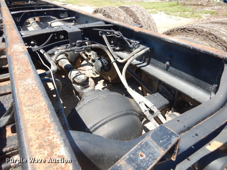 image for item GN9400 2009 International DuraStar 4400  truck cab and chassis