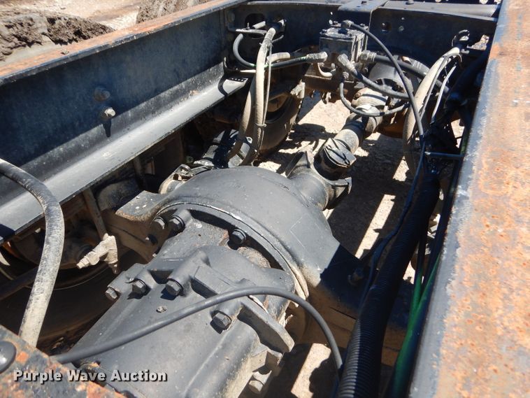 image for item GN9400 2009 International DuraStar 4400  truck cab and chassis