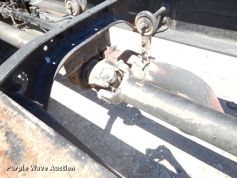 image for item GN9400 2009 International DuraStar 4400  truck cab and chassis