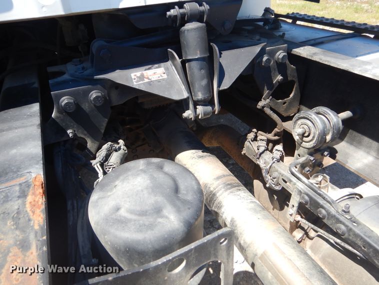 image for item GN9400 2009 International DuraStar 4400  truck cab and chassis