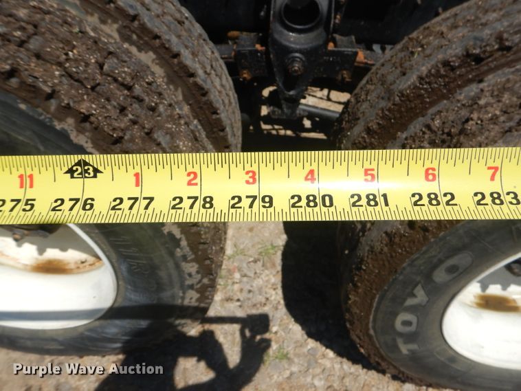 image for item GN9400 2009 International DuraStar 4400  truck cab and chassis