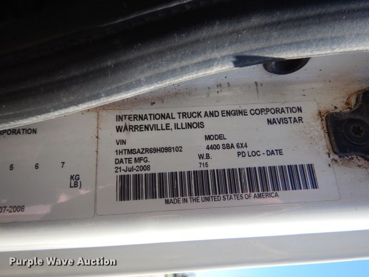 image for item GN9400 2009 International DuraStar 4400  truck cab and chassis