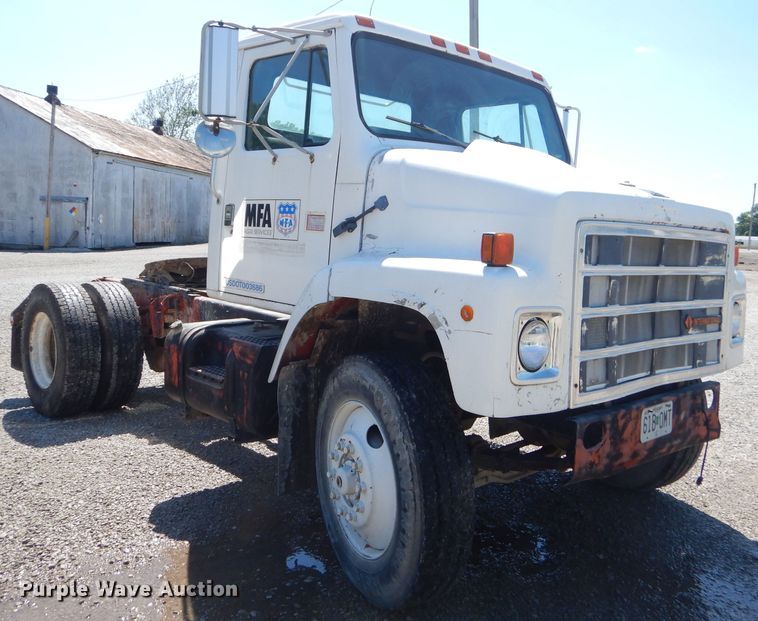 image for item GN9427 1985 International S2100  semi truck