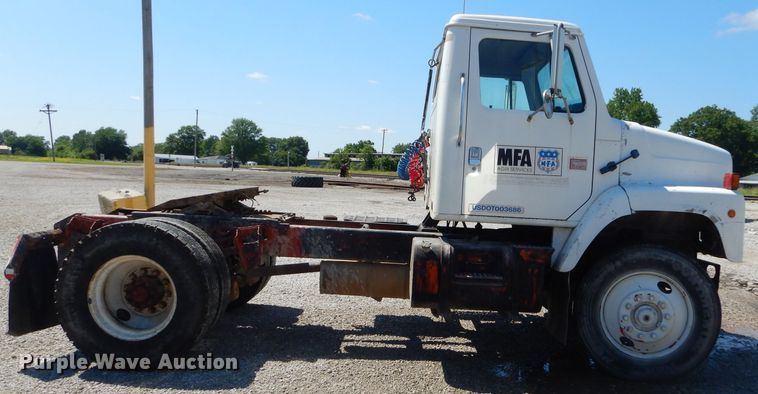 image for item GN9427 1985 International S2100  semi truck