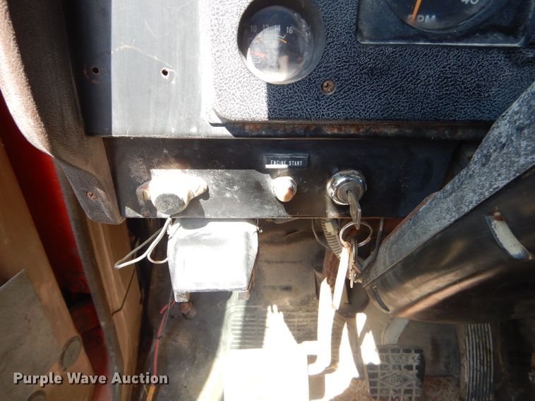 image for item GN9427 1985 International S2100  semi truck