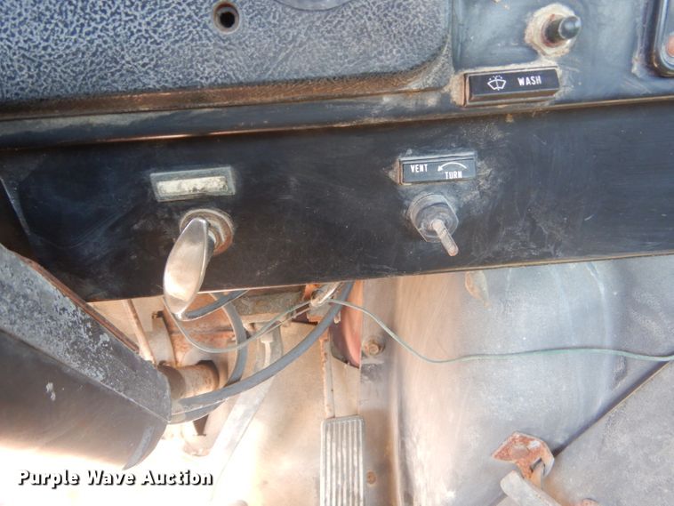 image for item GN9427 1985 International S2100  semi truck