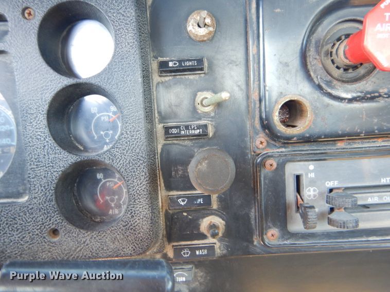 image for item GN9427 1985 International S2100  semi truck