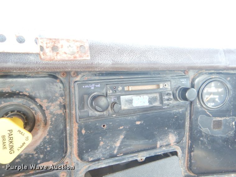 image for item GN9427 1985 International S2100  semi truck