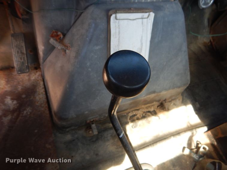 image for item GN9427 1985 International S2100  semi truck