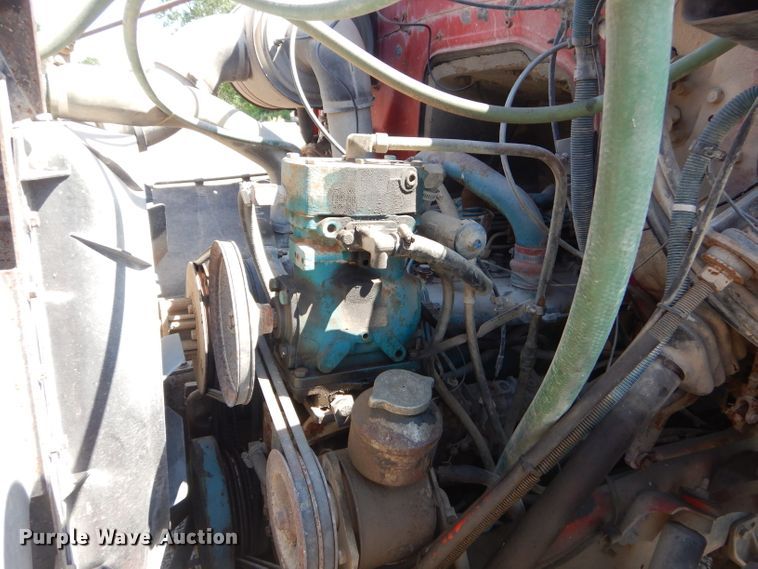 image for item GN9427 1985 International S2100  semi truck