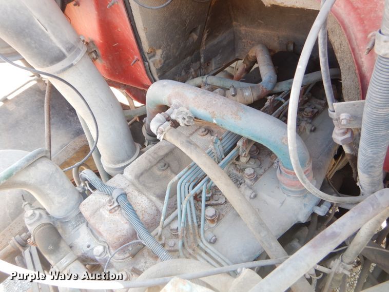 image for item GN9427 1985 International S2100  semi truck