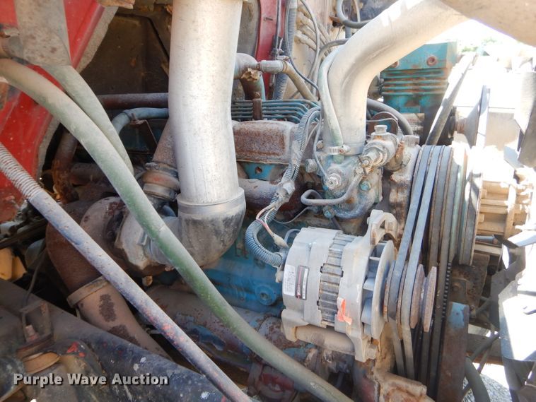 image for item GN9427 1985 International S2100  semi truck