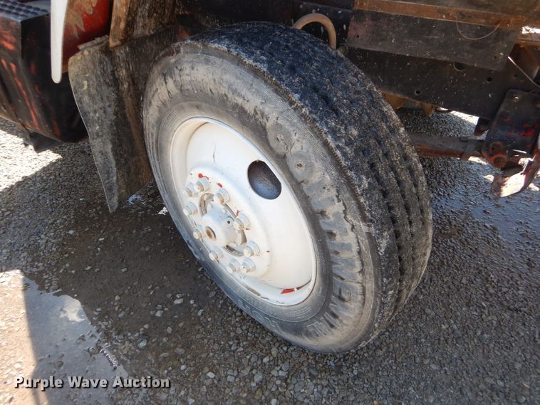 image for item GN9427 1985 International S2100  semi truck