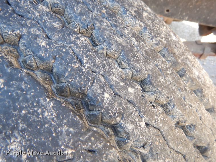 image for item GN9427 1985 International S2100  semi truck