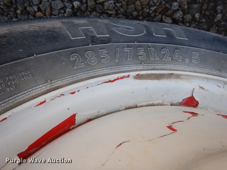 image for item GN9427 1985 International S2100  semi truck