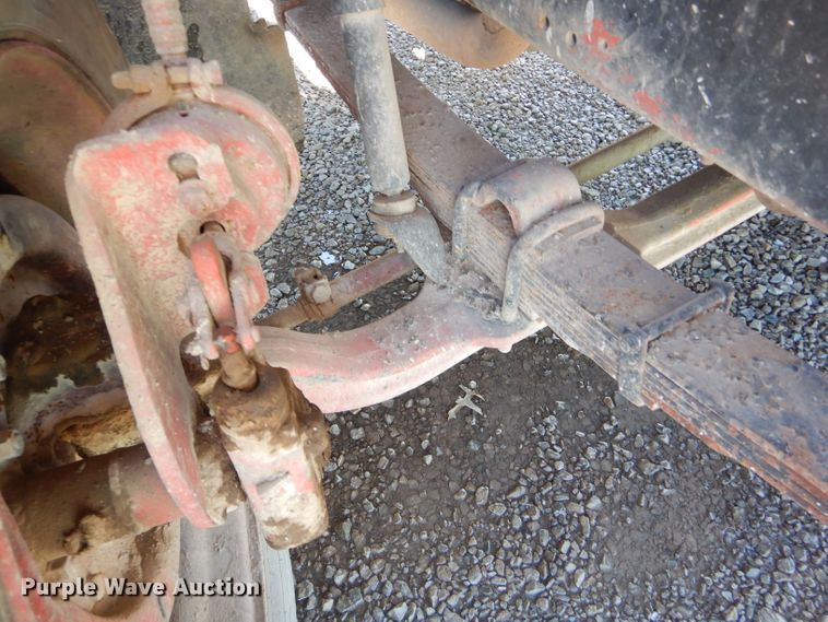 image for item GN9427 1985 International S2100  semi truck