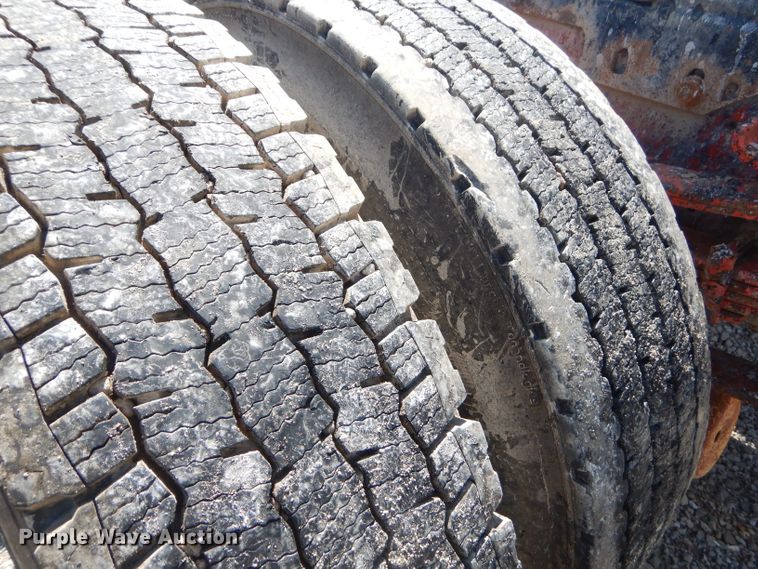 image for item GN9427 1985 International S2100  semi truck