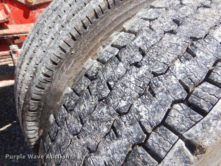 image for item GN9427 1985 International S2100  semi truck