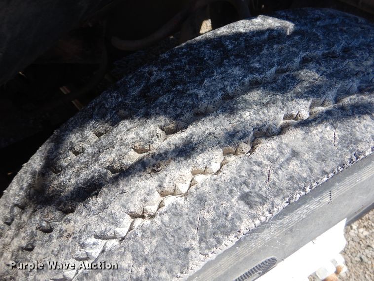 image for item GN9427 1985 International S2100  semi truck