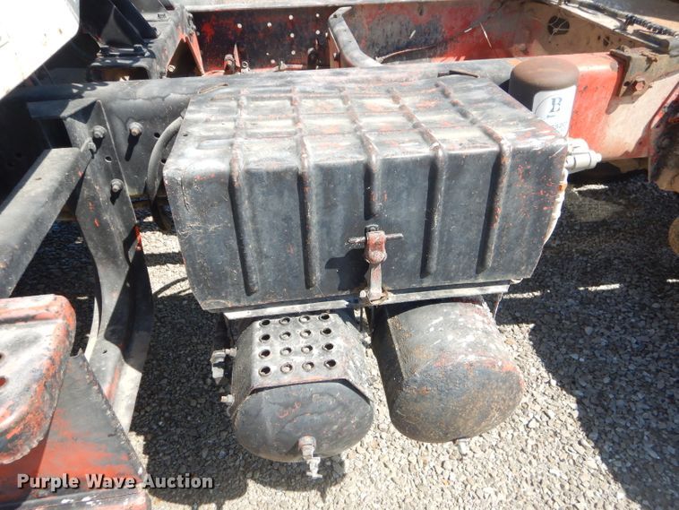 image for item GN9427 1985 International S2100  semi truck