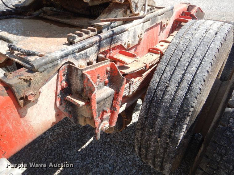 image for item GN9427 1985 International S2100  semi truck