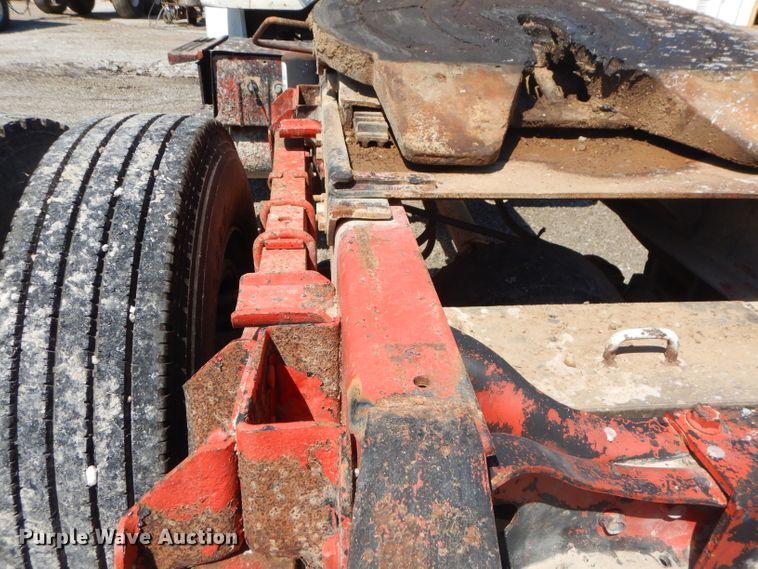 image for item GN9427 1985 International S2100  semi truck