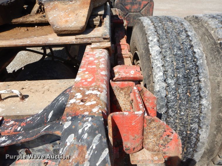 image for item GN9427 1985 International S2100  semi truck