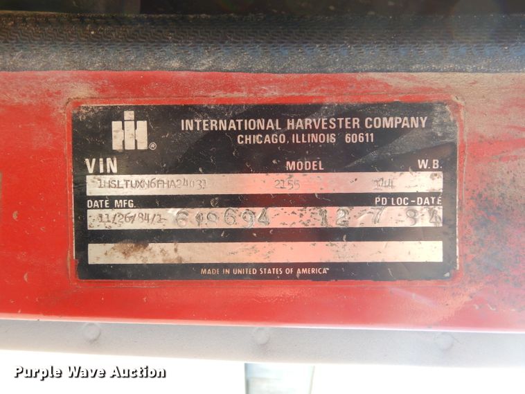 image for item GN9427 1985 International S2100  semi truck