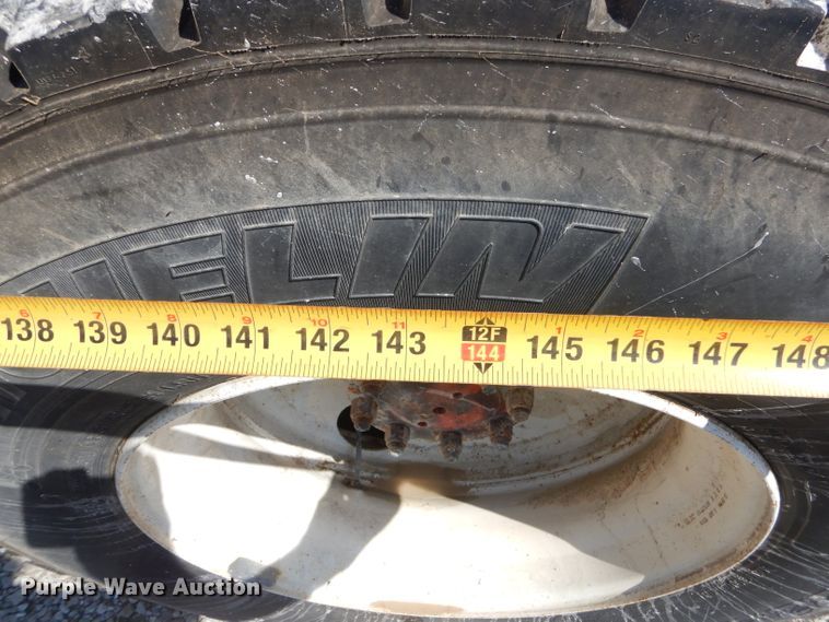 image for item GN9427 1985 International S2100  semi truck