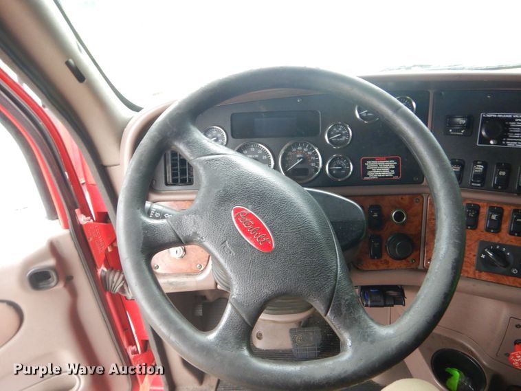 image for item GP9149 2011 Peterbilt 387  truck tractor