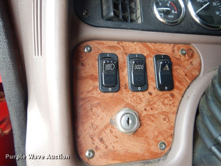 image for item GP9149 2011 Peterbilt 387  truck tractor