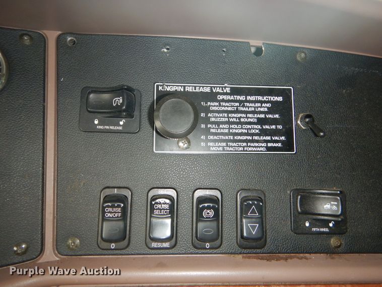 image for item GP9149 2011 Peterbilt 387  truck tractor