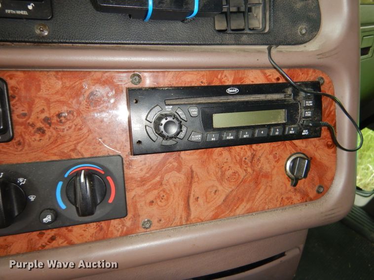 image for item GP9149 2011 Peterbilt 387  truck tractor