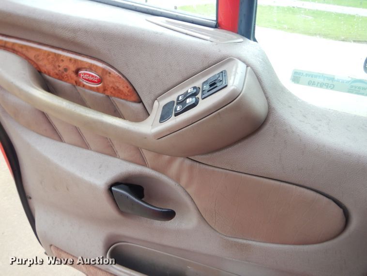 image for item GP9149 2011 Peterbilt 387  truck tractor