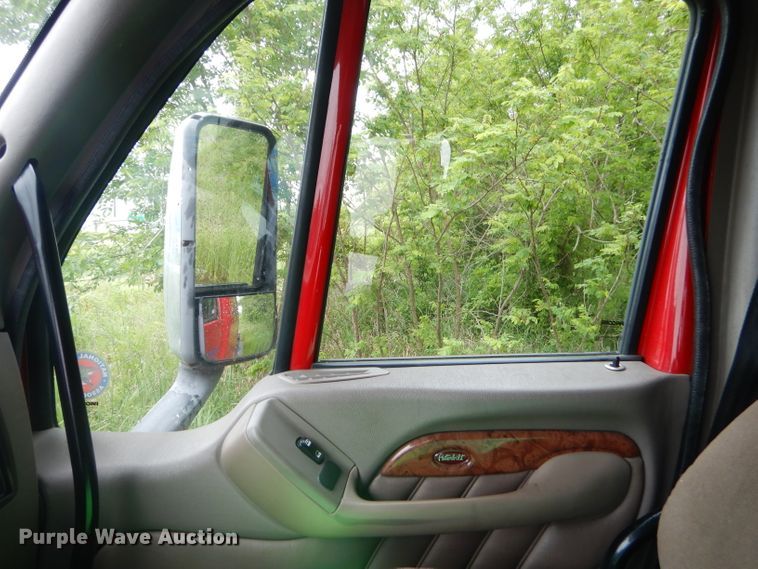 image for item GP9149 2011 Peterbilt 387  truck tractor