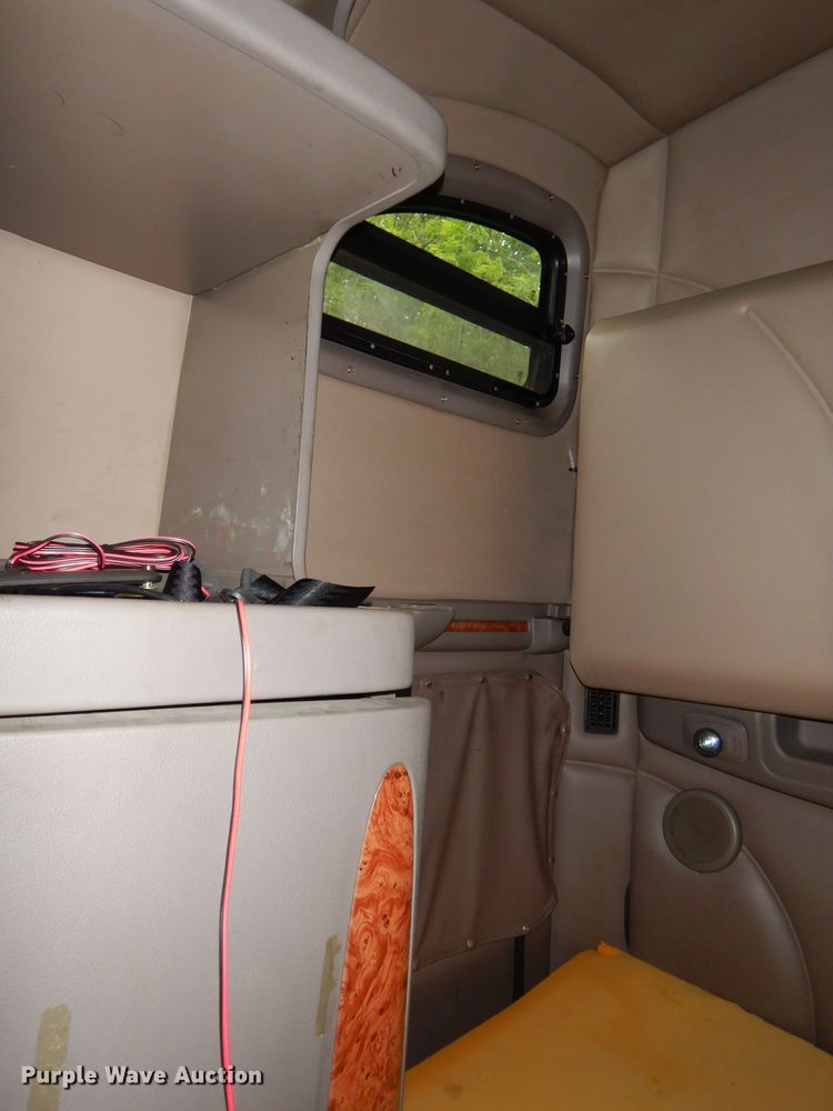 image for item GP9149 2011 Peterbilt 387  truck tractor