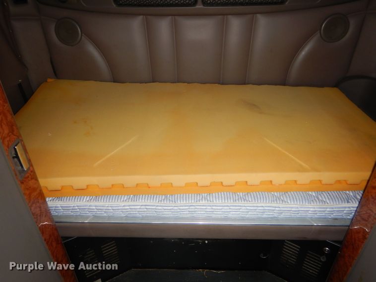 image for item GP9149 2011 Peterbilt 387  truck tractor