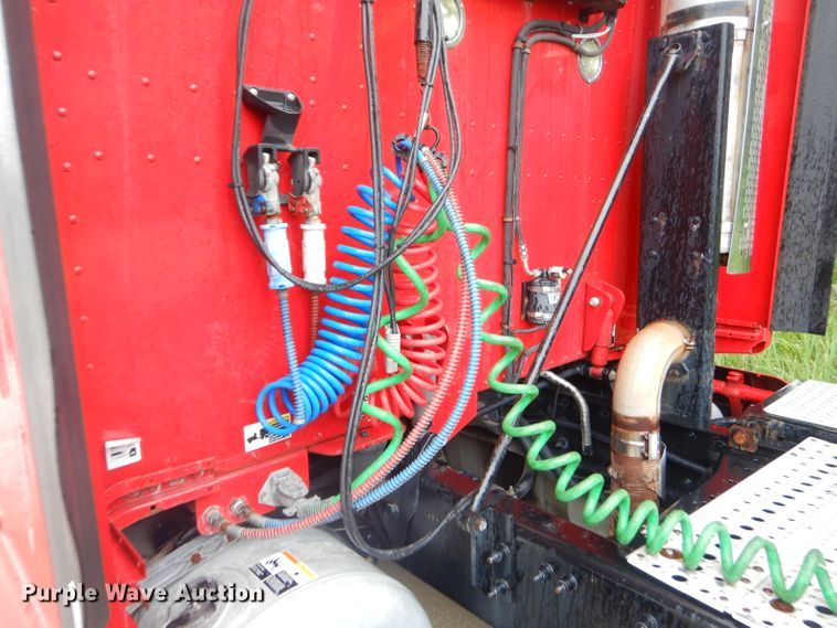 image for item GP9149 2011 Peterbilt 387  truck tractor