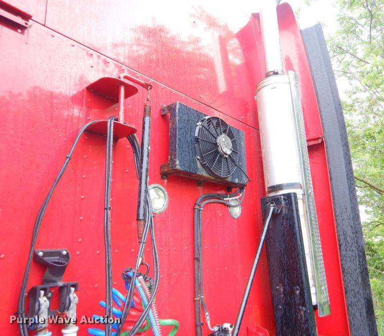 image for item GP9149 2011 Peterbilt 387  truck tractor