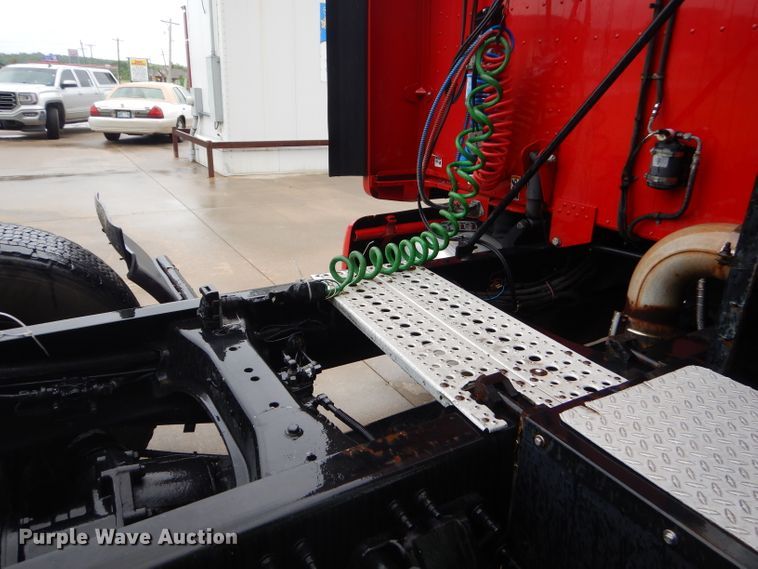 image for item GP9149 2011 Peterbilt 387  truck tractor