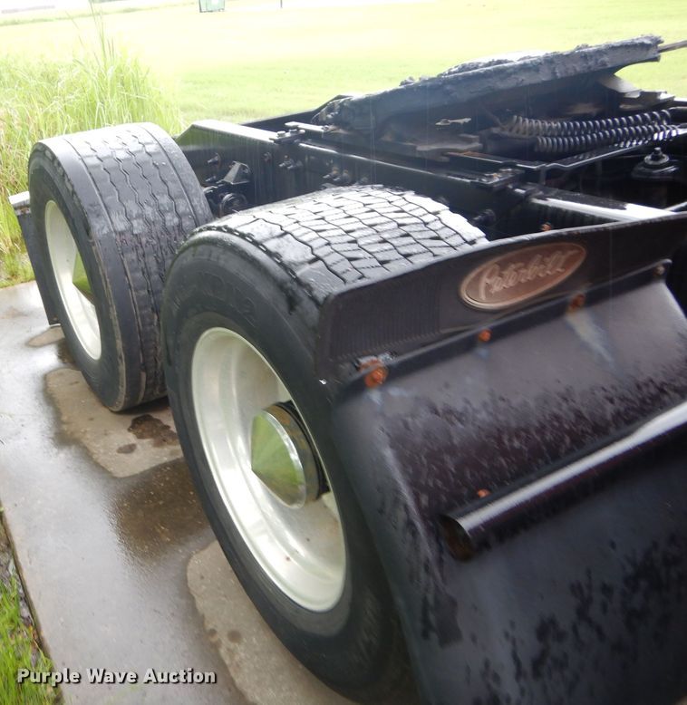 image for item GP9149 2011 Peterbilt 387  truck tractor