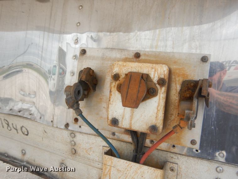 image for item GP9200 2006 Wabash refrigerated van trailer